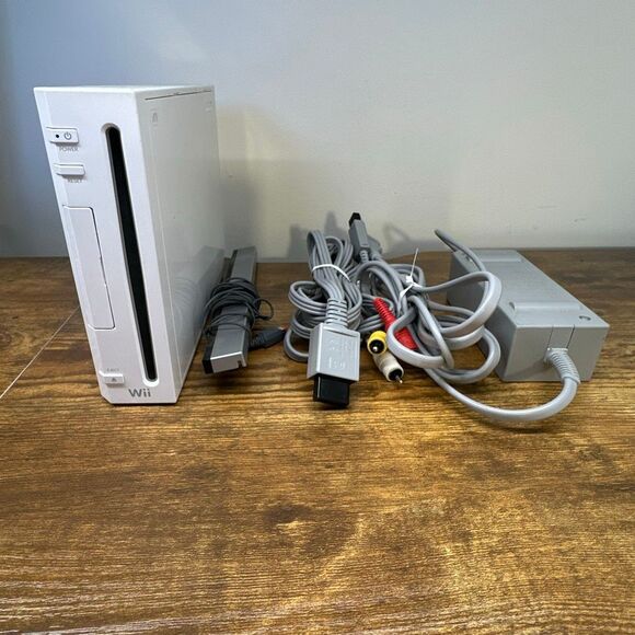 Nintendo Wii White Console Model RVL-001 USA  Console Cords Sensor Bar - Picture 1 of 13